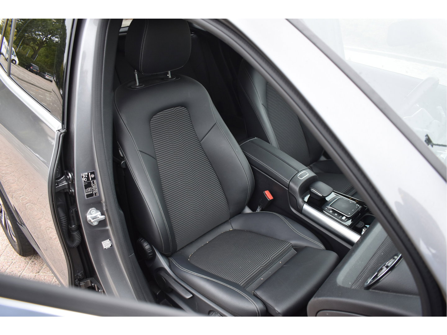 Mercedes-Benz GLA 200 Business Solution 164 pk | Camera | Afn.trekhaak | Carplay | Navi | DAB |Stoelverwarming | LED/Xenon