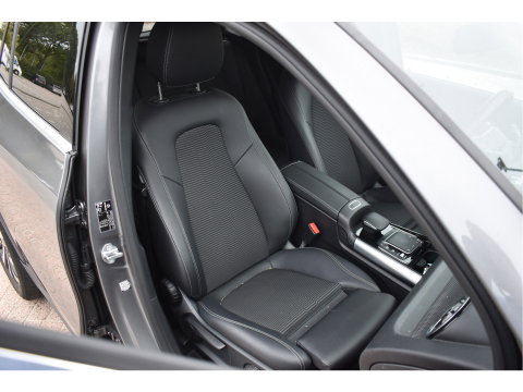 Mercedes-Benz GLA 200 Business Solution 164 pk | Camera | Afn.trekhaak | Carplay | Navi | DAB |Stoelverwarming | LED/Xenon