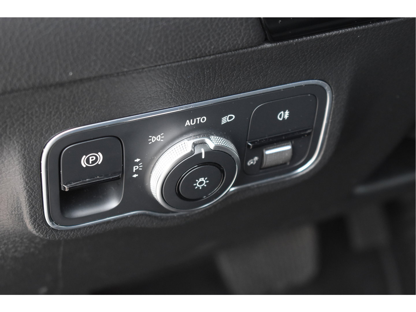 Mercedes-Benz GLA 200 Business Solution 164 pk | Camera | Afn.trekhaak | Carplay | Navi | DAB |Stoelverwarming | LED/Xenon
