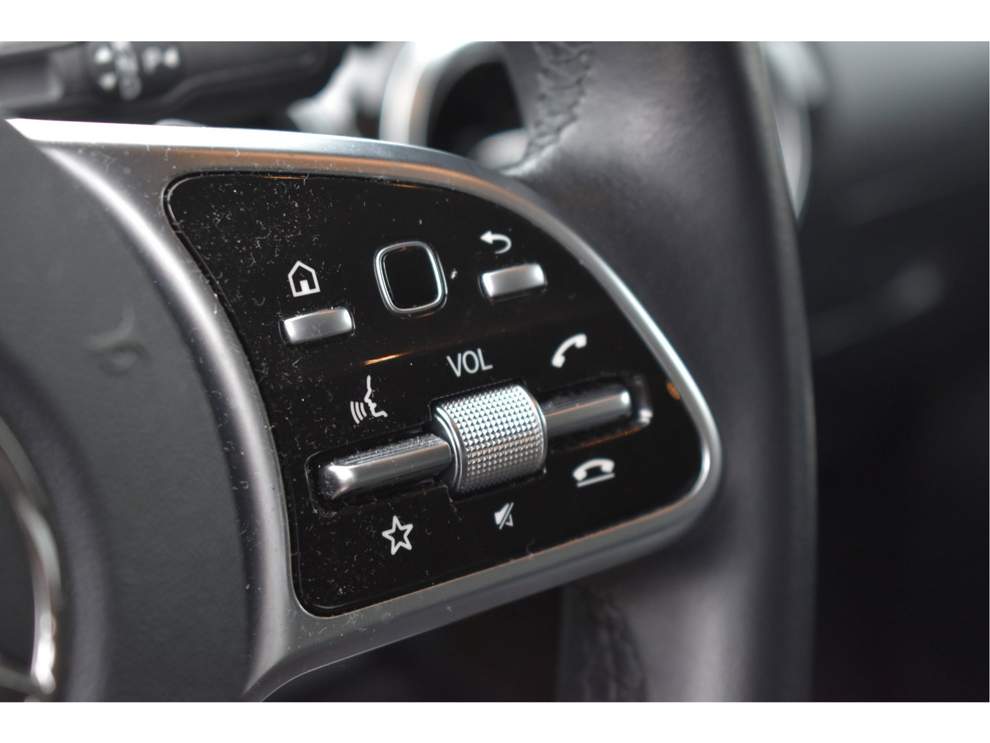 Mercedes-Benz GLA 200 Business Solution 164 pk | Camera | Afn.trekhaak | Carplay | Navi | DAB |Stoelverwarming | LED/Xenon