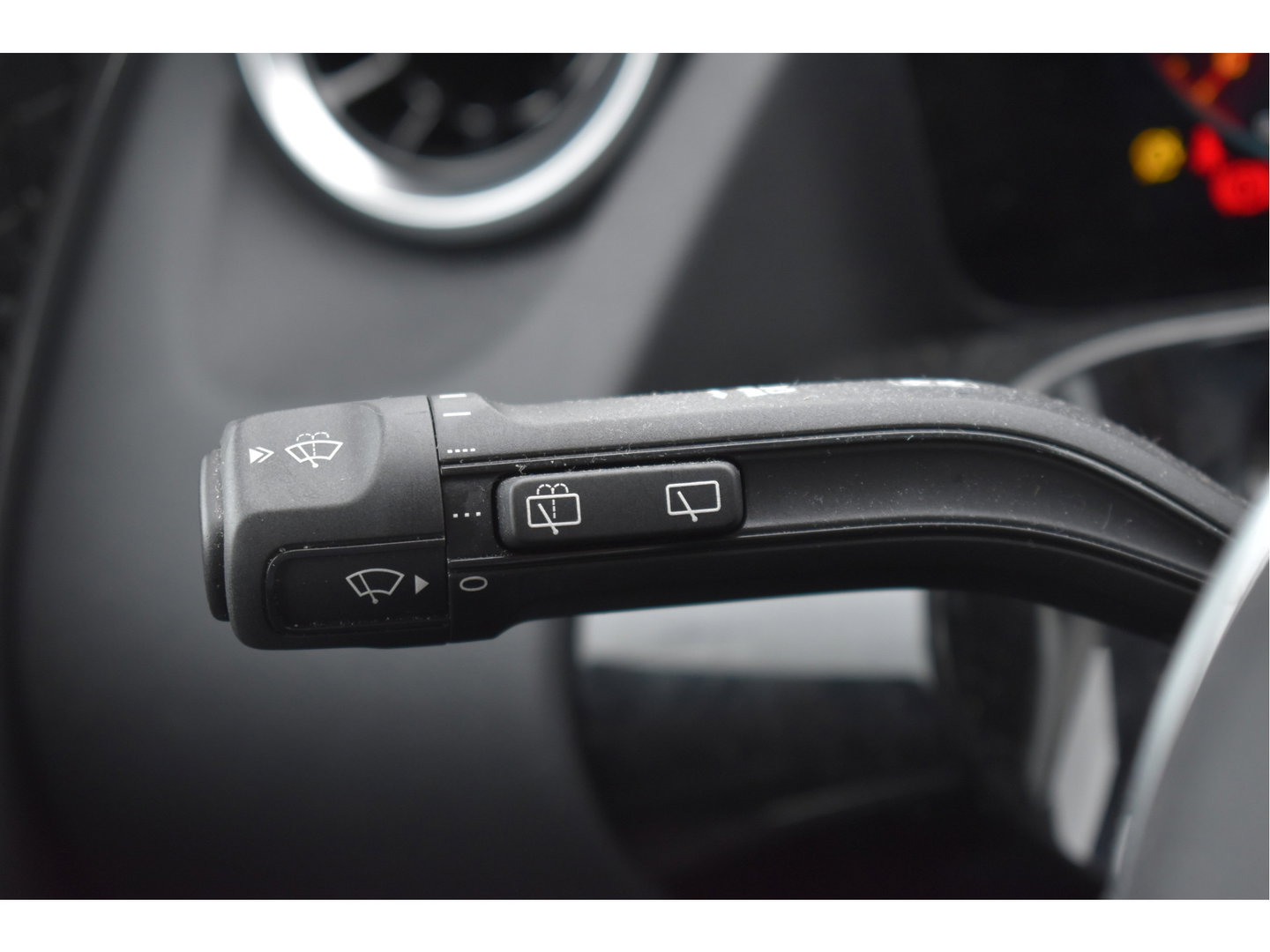 Mercedes-Benz GLA 200 Business Solution 164 pk | Camera | Afn.trekhaak | Carplay | Navi | DAB |Stoelverwarming | LED/Xenon