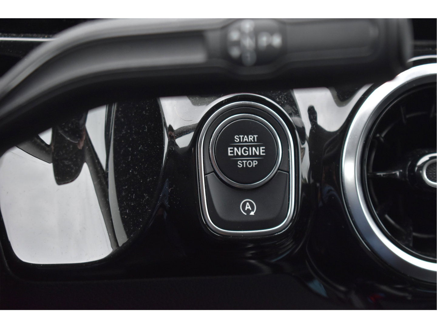 Mercedes-Benz GLA 200 Business Solution 164 pk | Camera | Afn.trekhaak | Carplay | Navi | DAB |Stoelverwarming | LED/Xenon