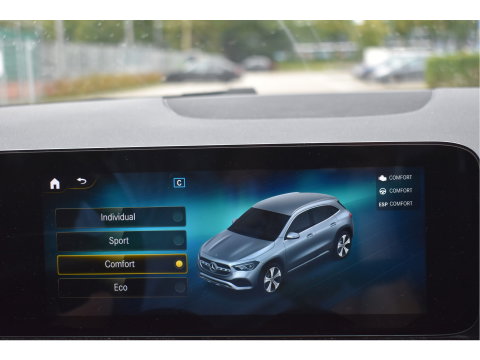 Mercedes-Benz GLA 200 Business Solution 164 pk | Camera | Afn.trekhaak | Carplay | Navi | DAB |Stoelverwarming | LED/Xenon