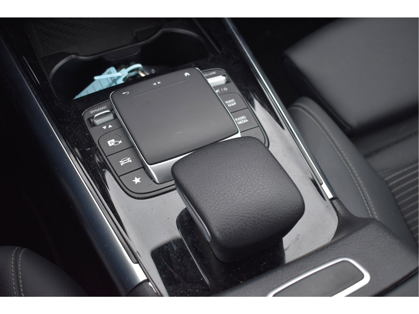Mercedes-Benz GLA 200 Business Solution 164 pk | Camera | Afn.trekhaak | Carplay | Navi | DAB |Stoelverwarming | LED/Xenon