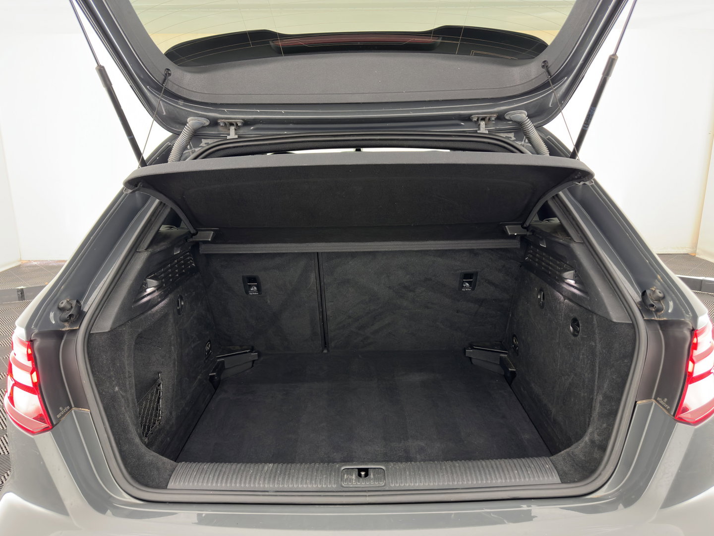 Audi A3 Sportback 1.5 TFSI CoD Sport S-Line Edition Black Optic Package Aut. *LEATHER-FABRIC | FULL-LED | SPORTSEATS | NAVI-FULLMAP | PRIVACY-GLASS | ECC | PDC | CRUISE | 18''ALU*