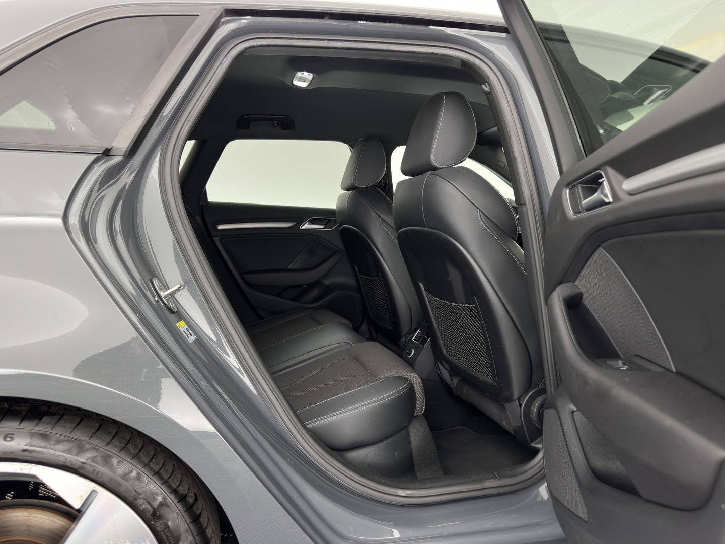 Audi A3 Sportback 1.5 TFSI CoD Sport S-Line Edition Black Optic Package Aut. *LEATHER-FABRIC | FULL-LED | SPORTSEATS | NAVI-FULLMAP | PRIVACY-GLASS | ECC | PDC | CRUISE | 18''ALU*