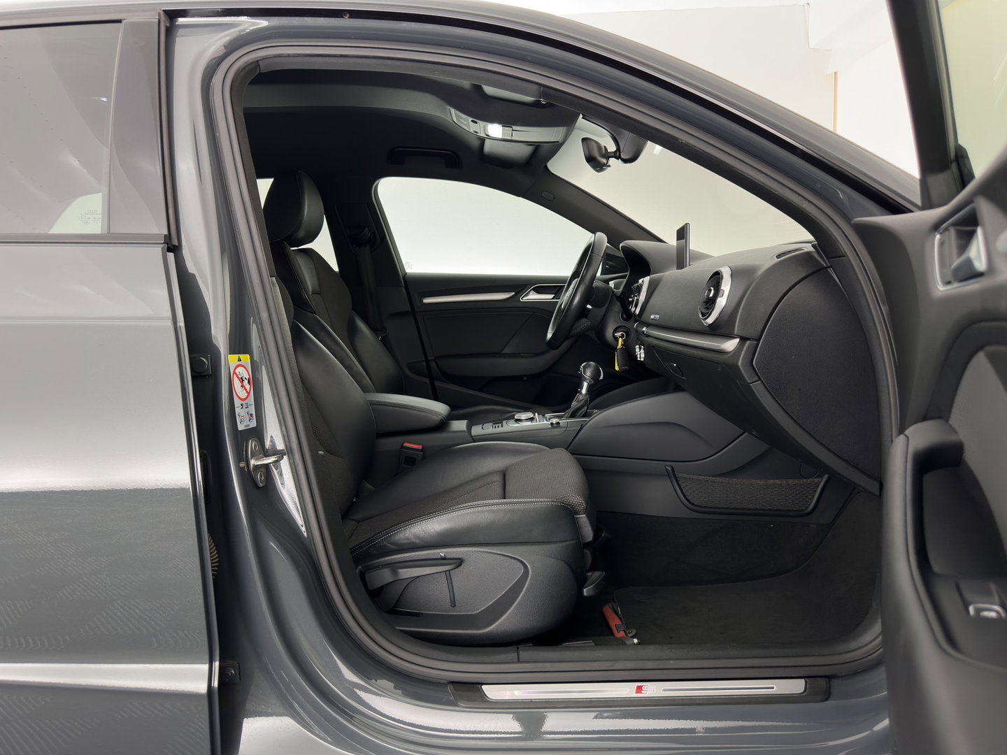 Audi A3 Sportback 1.5 TFSI CoD Sport S-Line Edition Black Optic Package Aut. *LEATHER-FABRIC | FULL-LED | SPORTSEATS | NAVI-FULLMAP | PRIVACY-GLASS | ECC | PDC | CRUISE | 18''ALU*