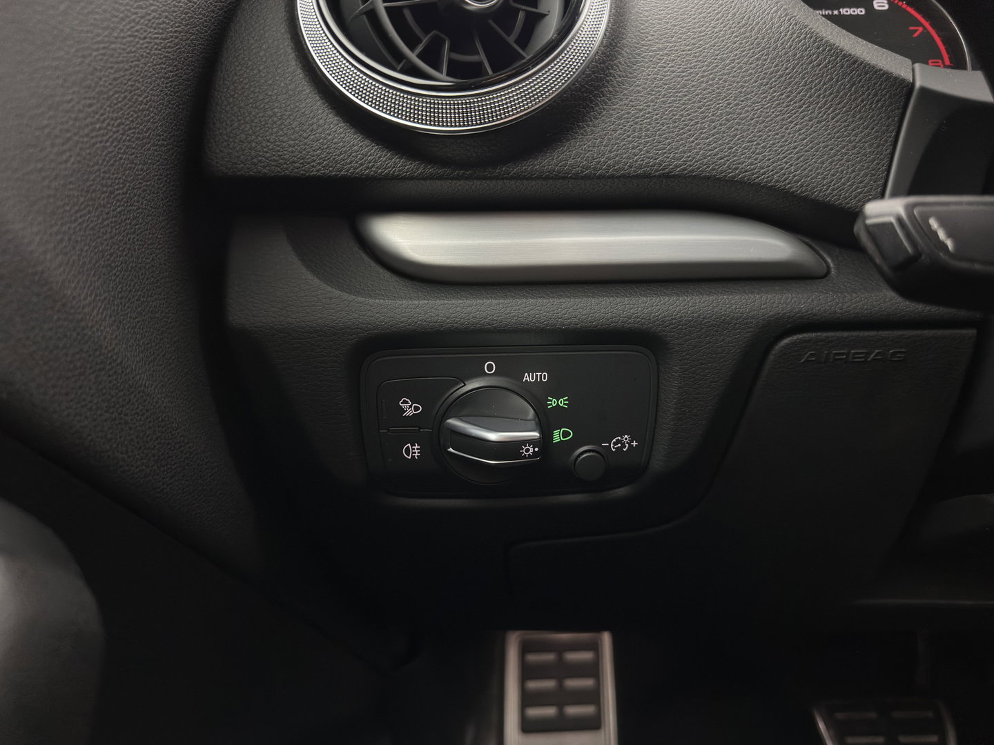 Audi A3 Sportback 1.5 TFSI CoD Sport S-Line Edition Black Optic Package Aut. *LEATHER-FABRIC | FULL-LED | SPORTSEATS | NAVI-FULLMAP | PRIVACY-GLASS | ECC | PDC | CRUISE | 18''ALU*