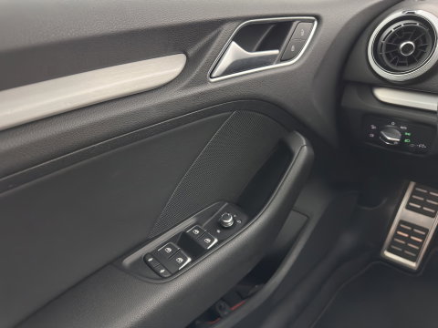 Audi A3 Sportback 1.5 TFSI CoD Sport S-Line Edition Black Optic Package Aut. *LEATHER-FABRIC | FULL-LED | SPORTSEATS | NAVI-FULLMAP | PRIVACY-GLASS | ECC | PDC | CRUISE | 18''ALU*