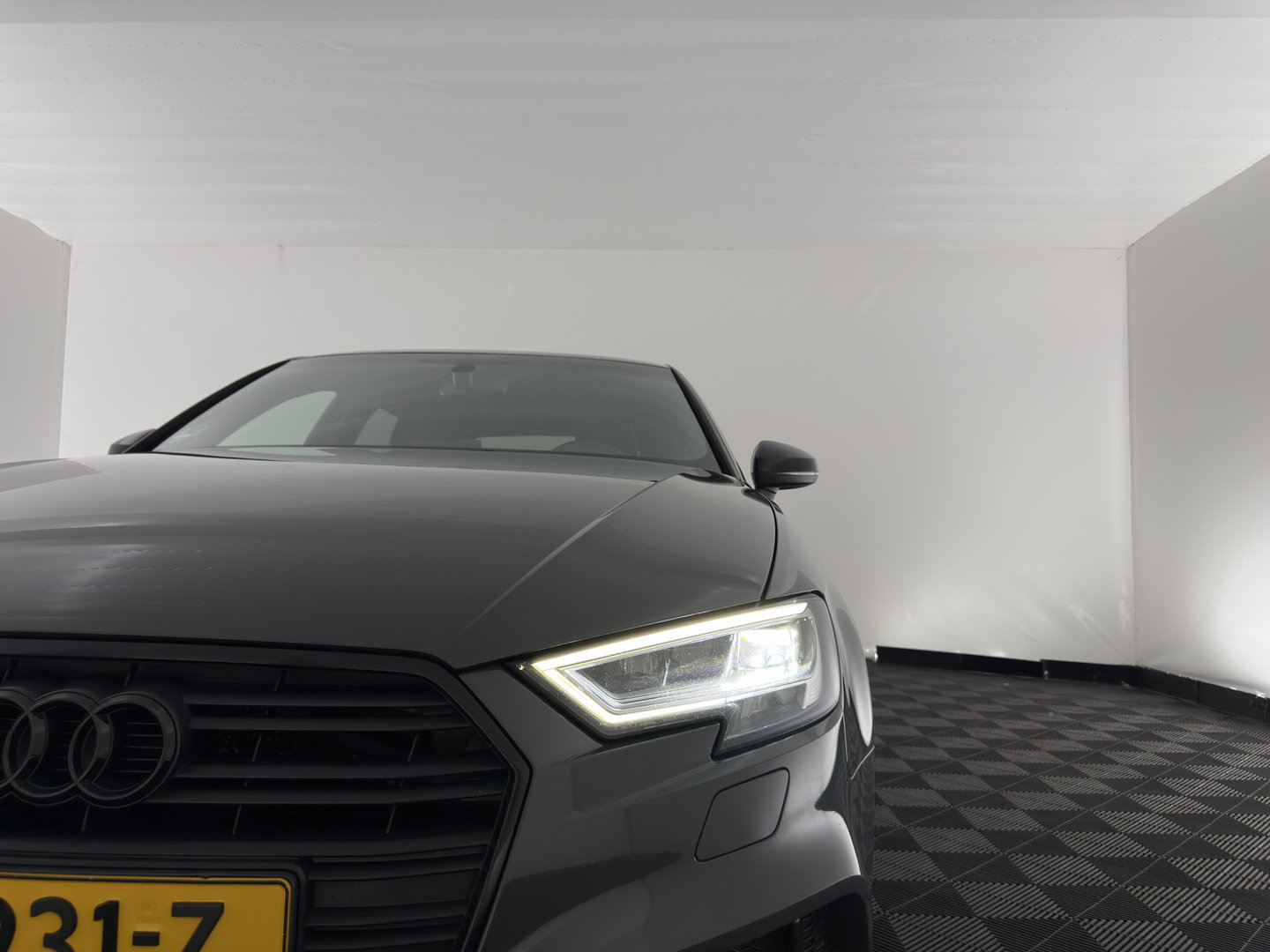 Audi A3 Sportback 1.5 TFSI CoD Sport S-Line Edition Black Optic Package Aut. *LEATHER-FABRIC | FULL-LED | SPORTSEATS | NAVI-FULLMAP | PRIVACY-GLASS | ECC | PDC | CRUISE | 18''ALU*