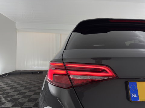 Audi A3 Sportback 1.5 TFSI CoD Sport S-Line Edition Black Optic Package Aut. *LEATHER-FABRIC | FULL-LED | SPORTSEATS | NAVI-FULLMAP | PRIVACY-GLASS | ECC | PDC | CRUISE | 18''ALU*