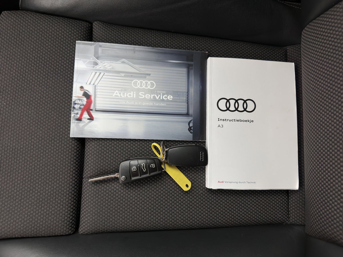 Audi A3 Sportback 1.5 TFSI CoD Sport S-Line Edition Black Optic Package Aut. *LEATHER-FABRIC | FULL-LED | SPORTSEATS | NAVI-FULLMAP | PRIVACY-GLASS | ECC | PDC | CRUISE | 18''ALU*