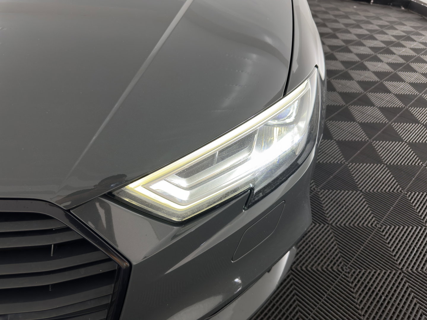 Audi A3 Sportback 1.5 TFSI CoD Sport S-Line Edition Black Optic Package Aut. *LEATHER-FABRIC | FULL-LED | SPORTSEATS | NAVI-FULLMAP | PRIVACY-GLASS | ECC | PDC | CRUISE | 18''ALU*