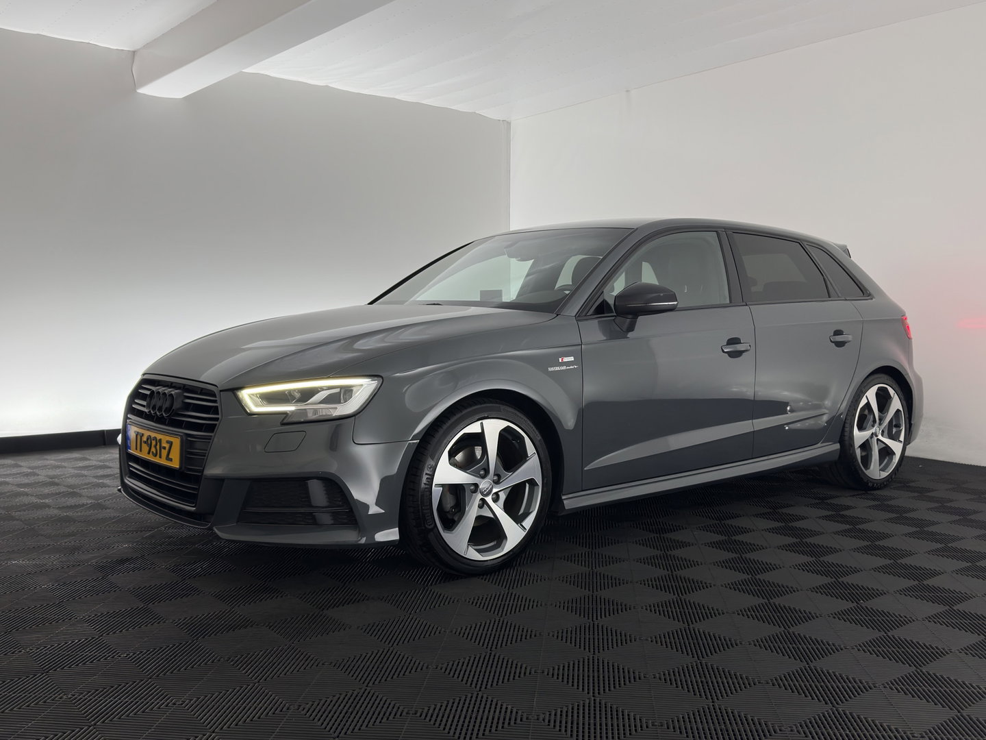 Audi A3 Sportback 1.5 TFSI CoD Sport S-Line Edition Black Optic Package Aut. *LEATHER-FABRIC | FULL-LED | SPORTSEATS | NAVI-FULLMAP | PRIVACY-GLASS | ECC | PDC | CRUISE | 18''ALU*