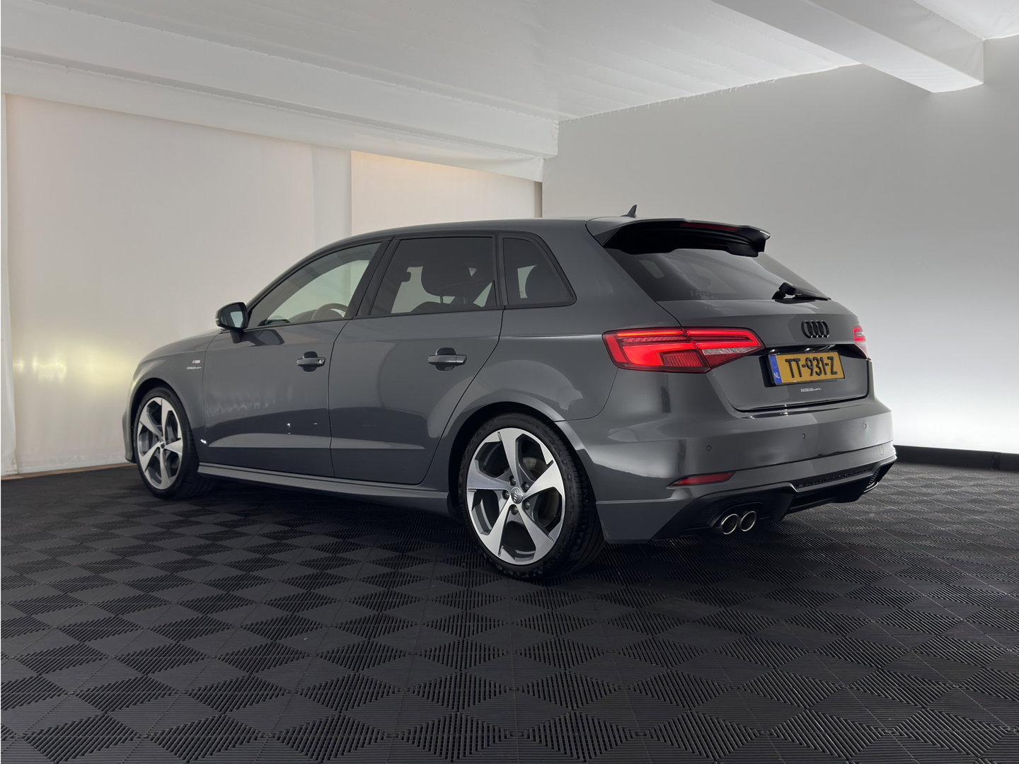 Audi A3 Sportback 1.5 TFSI CoD Sport S-Line Edition Black Optic Package Aut. *LEATHER-FABRIC | FULL-LED | SPORTSEATS | NAVI-FULLMAP | PRIVACY-GLASS | ECC | PDC | CRUISE | 18''ALU*