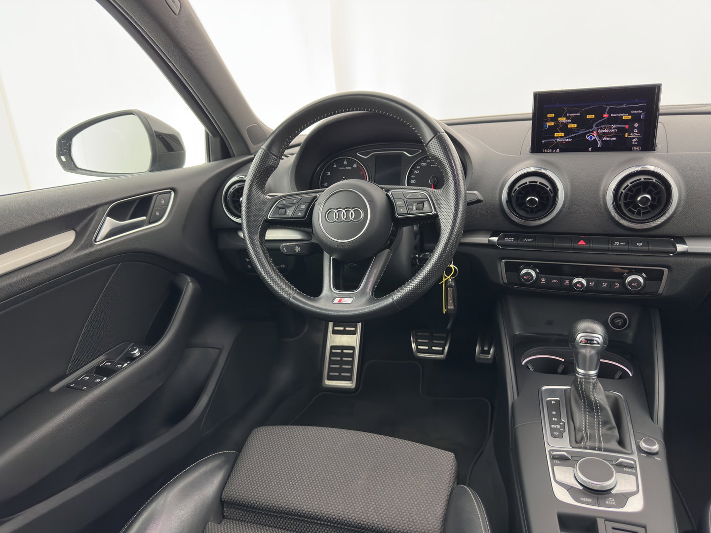 Audi A3 Sportback 1.5 TFSI CoD Sport S-Line Edition Black Optic Package Aut. *LEATHER-FABRIC | FULL-LED | SPORTSEATS | NAVI-FULLMAP | PRIVACY-GLASS | ECC | PDC | CRUISE | 18''ALU*