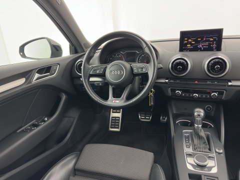 Audi A3 Sportback 1.5 TFSI CoD Sport S-Line Edition Black Optic Package Aut. *LEATHER-FABRIC | FULL-LED | SPORTSEATS | NAVI-FULLMAP | PRIVACY-GLASS | ECC | PDC | CRUISE | 18''ALU*