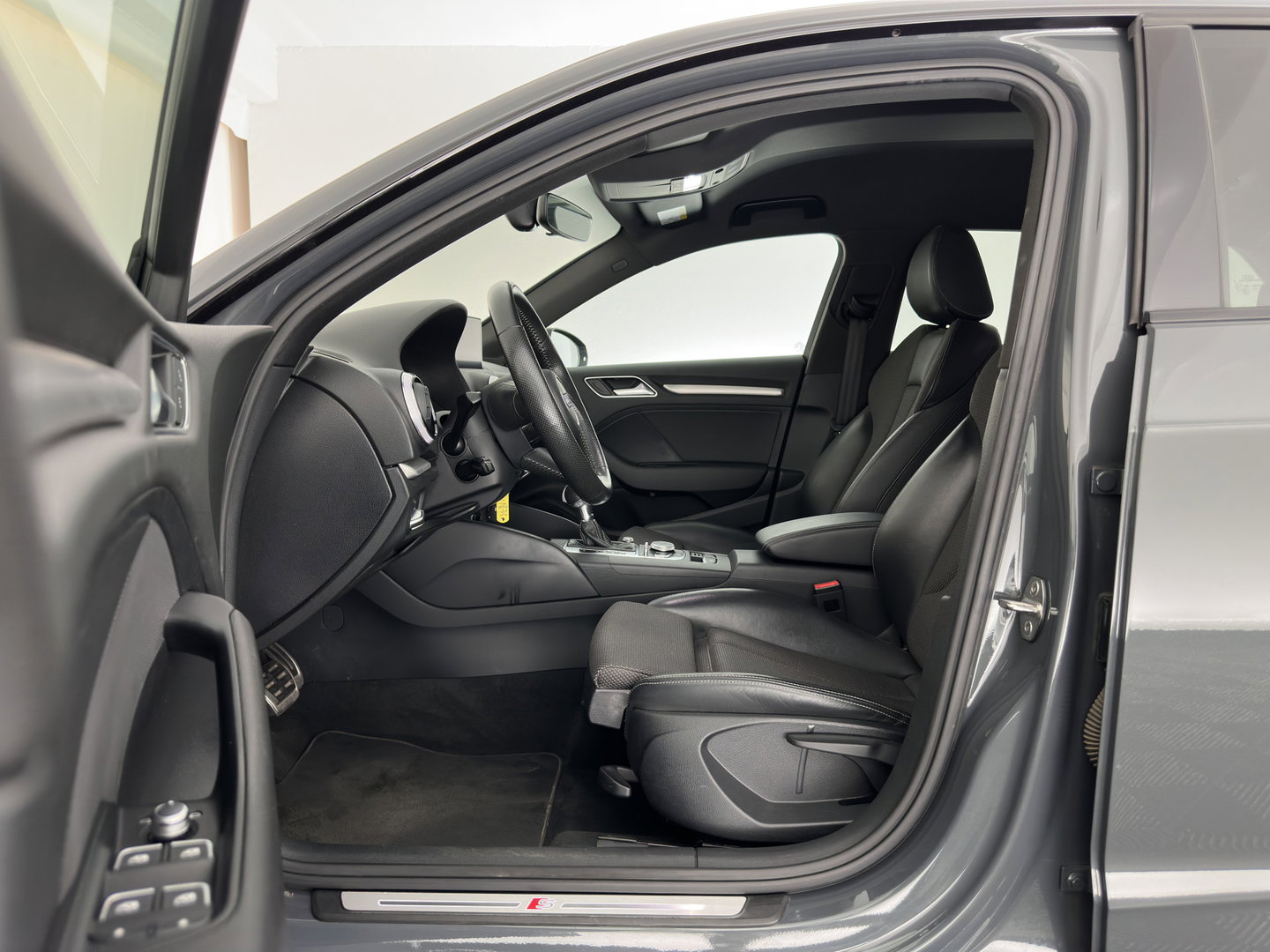Audi A3 Sportback 1.5 TFSI CoD Sport S-Line Edition Black Optic Package Aut. *LEATHER-FABRIC | FULL-LED | SPORTSEATS | NAVI-FULLMAP | PRIVACY-GLASS | ECC | PDC | CRUISE | 18''ALU*