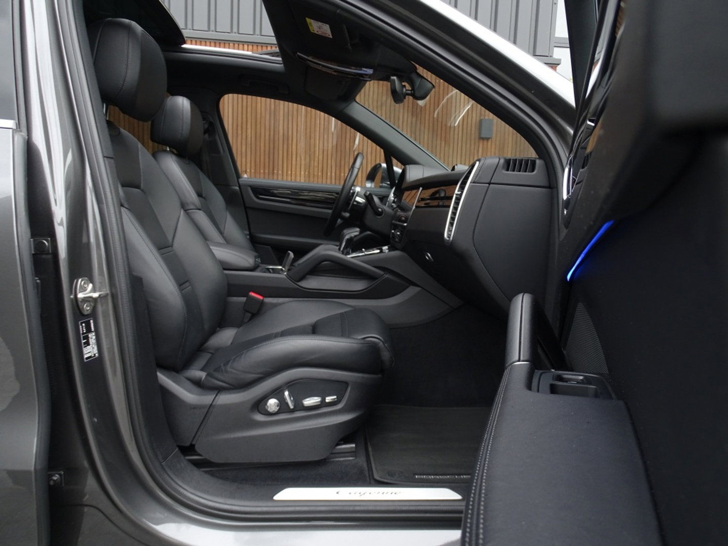 Porsche Cayenne 3.0 E-Hybrid 462PK / sportDesign / softclose / Bose / BTW / 360°