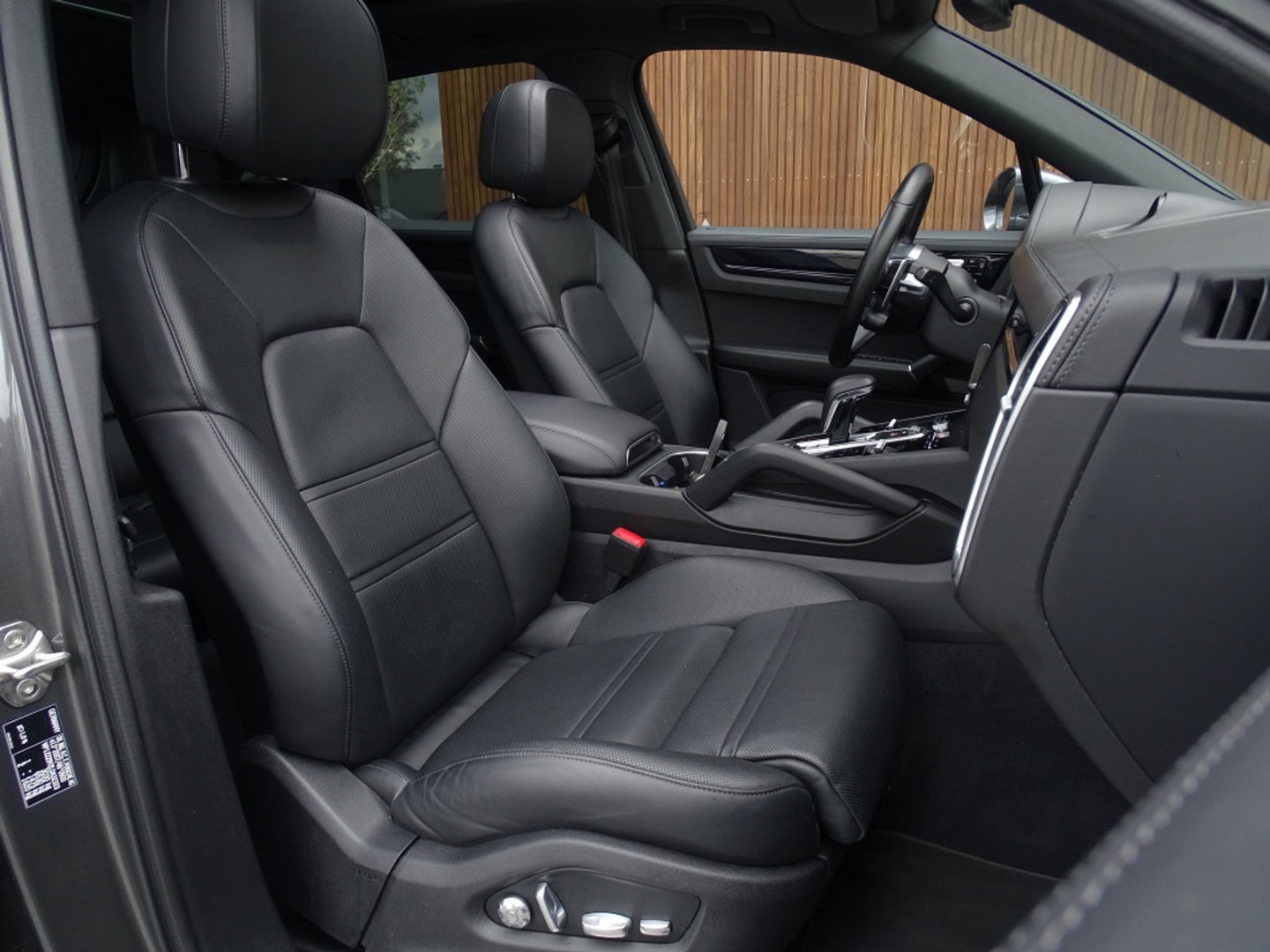 Porsche Cayenne 3.0 E-Hybrid 462PK / sportDesign / softclose / Bose / BTW / 360°