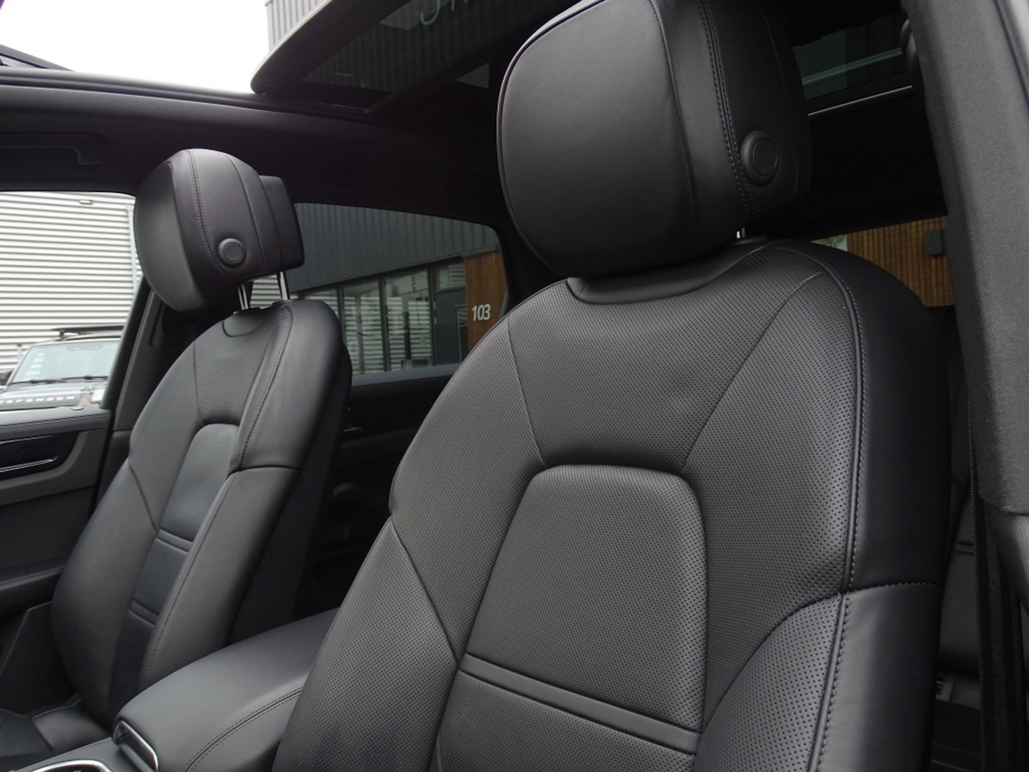 Porsche Cayenne 3.0 E-Hybrid 462PK / sportDesign / softclose / Bose / BTW / 360°
