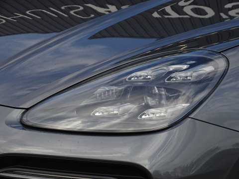 Porsche Cayenne 3.0 E-Hybrid 462PK / sportDesign / softclose / Bose / BTW / 360°