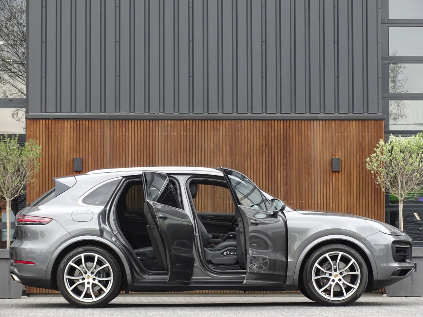 Porsche Cayenne 3.0 E-Hybrid 462PK / sportDesign / softclose / Bose / BTW / 360°