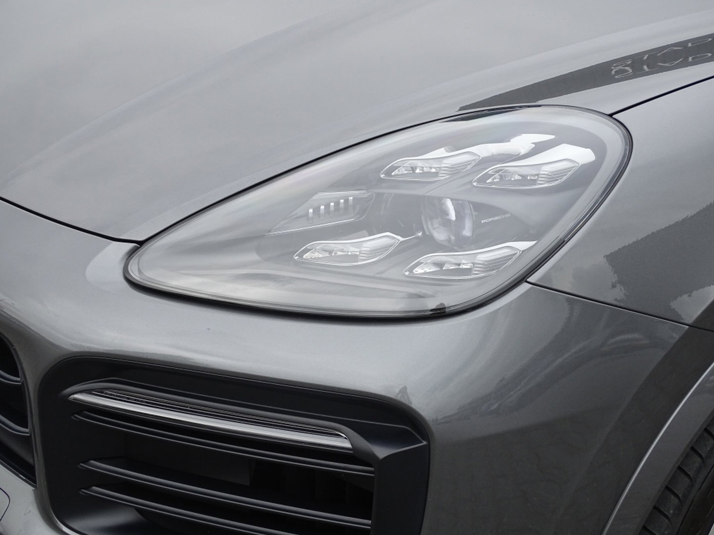 Porsche Cayenne 3.0 E-Hybrid 462PK / sportDesign / softclose / Bose / BTW / 360°