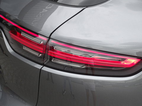 Porsche Cayenne 3.0 E-Hybrid 462PK / sportDesign / softclose / Bose / BTW / 360°