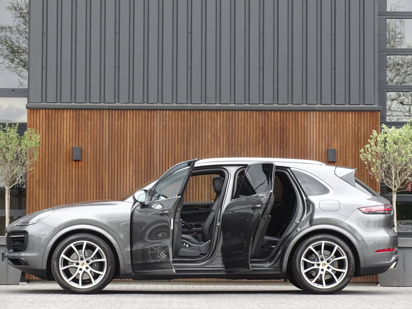 Porsche Cayenne 3.0 E-Hybrid 462PK / sportDesign / softclose / Bose / BTW / 360°