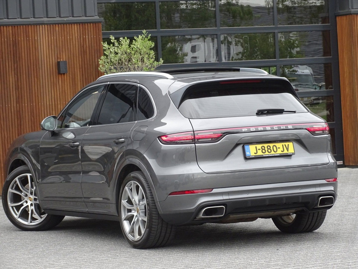 Porsche Cayenne 3.0 E-Hybrid 462PK / sportDesign / softclose / Bose / BTW / 360°