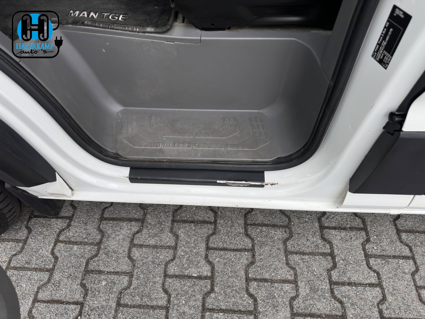 MAN eTGE Basis 36 kWh L3 H3 (2-Fase) {Soh-88%} Aut. *HEATPUMP | NAVI-FULLMAP | AIRCO | CRUISE | 3-PERS | CAMERA | HEATED-ERGO-SEATS | PDC | DAB | WIFI | FULL-LED | CCS-FASTLOADER*
