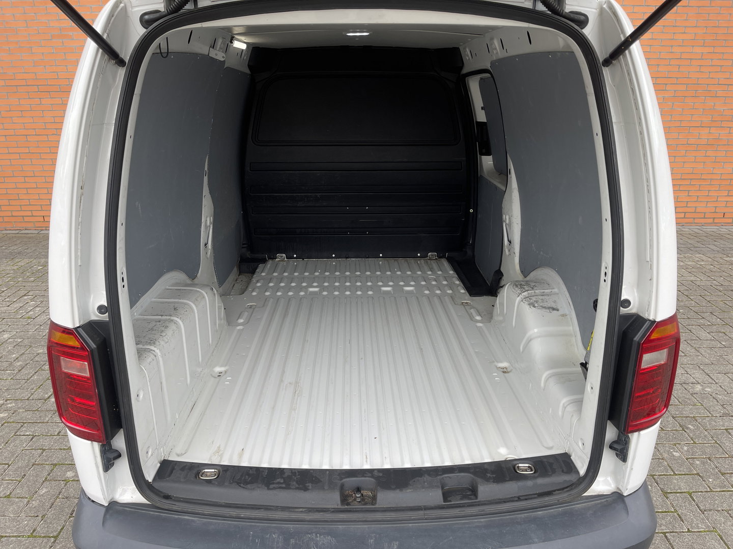 Volkswagen Caddy Maxi 2.0 TDI L2H1 BMT Highline | Cruise Control | Euro 6 | Parkeersensoren Achter | Bluetooth | Omvormer | Trekhaak | Airconditioning |