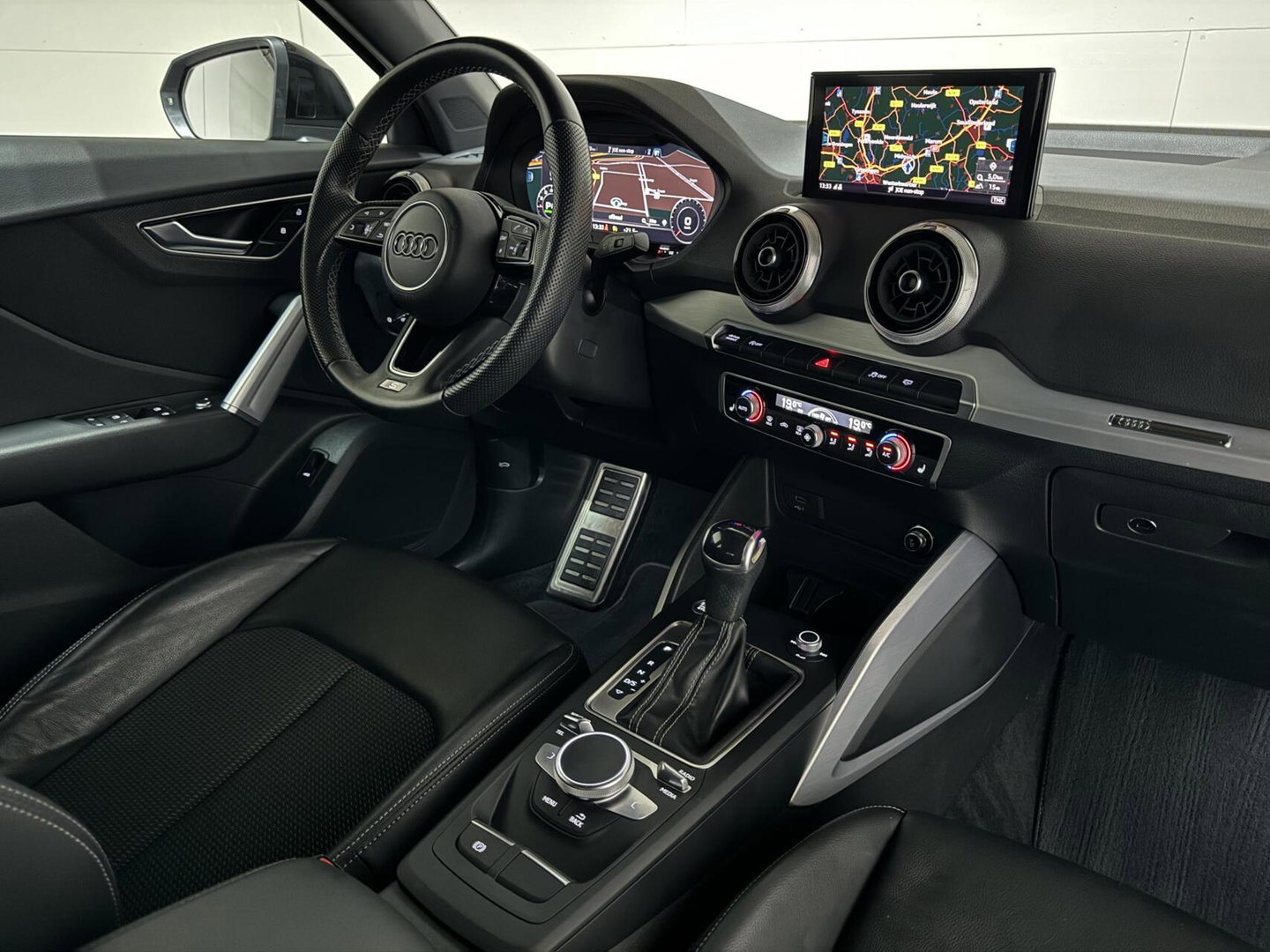 Audi Q2 35 TFSI S-Line Black Edition Virtual Carplay Stoelv trekh