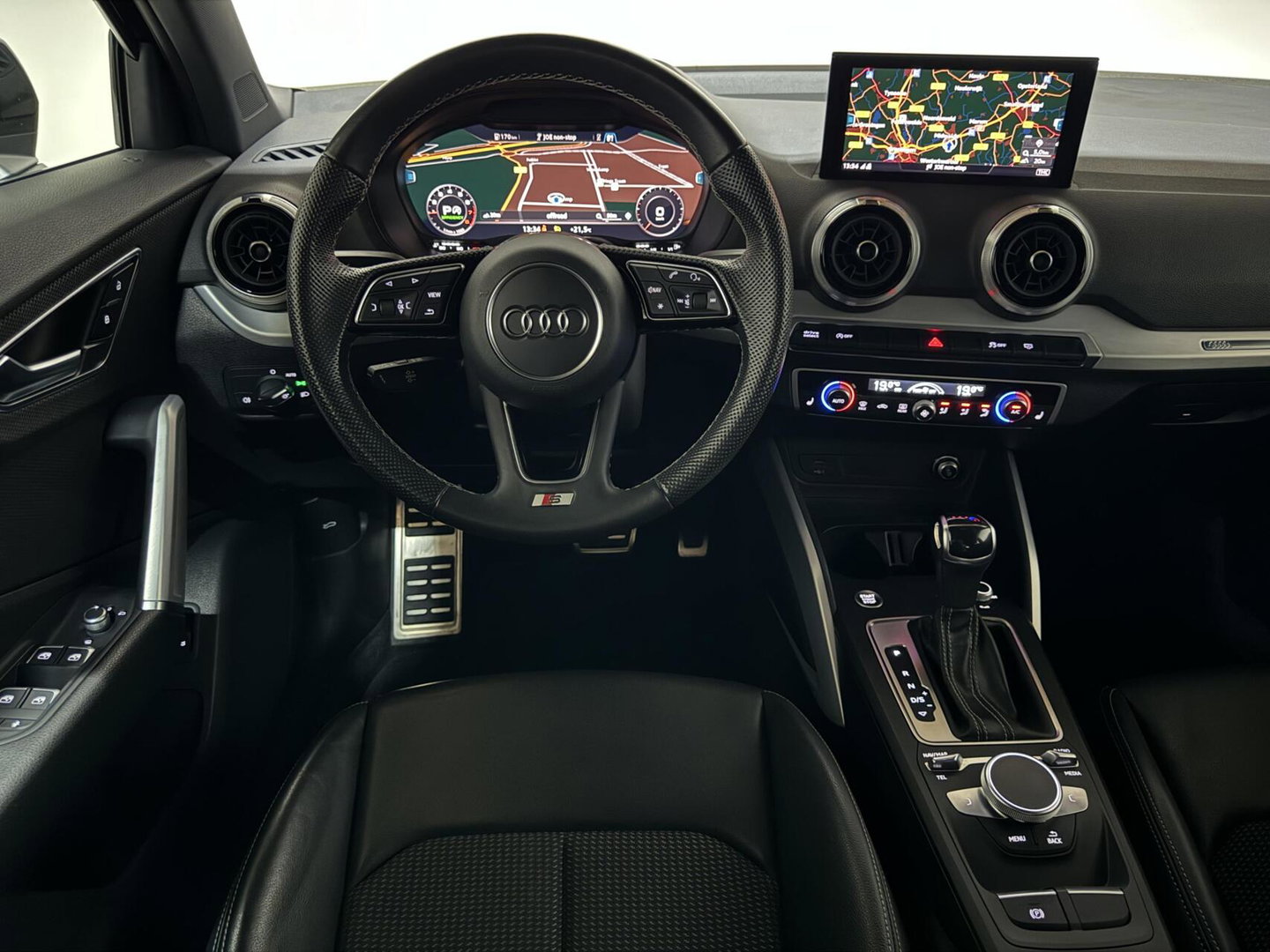 Audi Q2 35 TFSI S-Line Black Edition Virtual Carplay Stoelv trekh