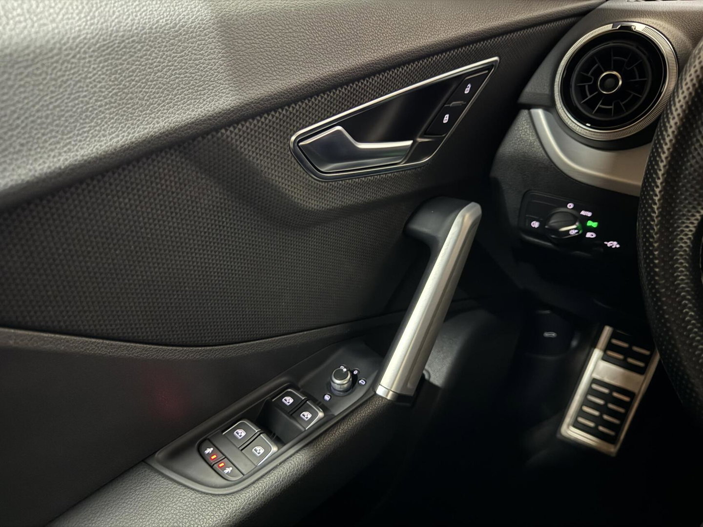 Audi Q2 35 TFSI S-Line Black Edition Virtual Carplay Stoelv trekh