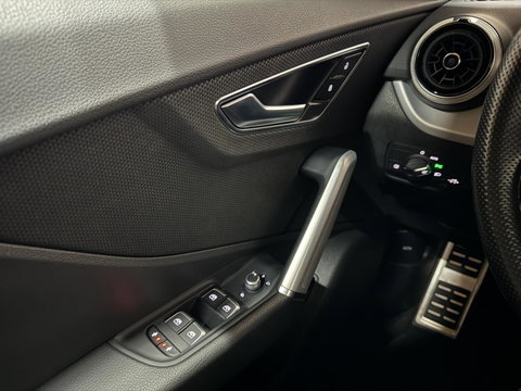 Audi Q2 35 TFSI S-Line Black Edition Virtual Carplay Stoelv trekh