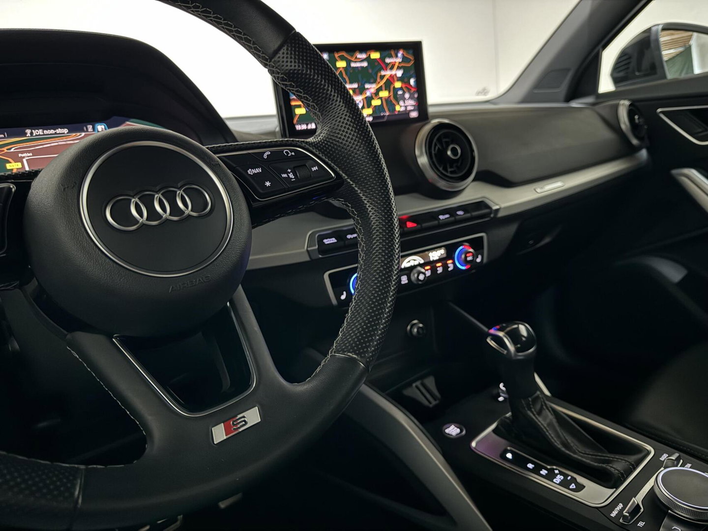 Audi Q2 35 TFSI S-Line Black Edition Virtual Carplay Stoelv trekh