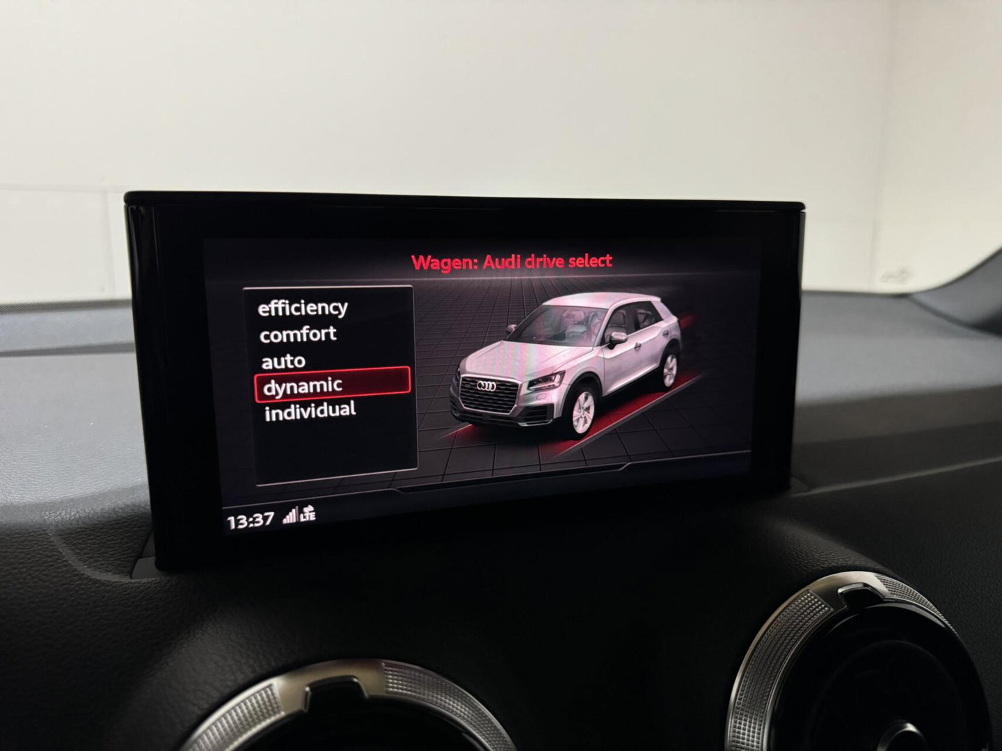 Audi Q2 35 TFSI S-Line Black Edition Virtual Carplay Stoelv trekh