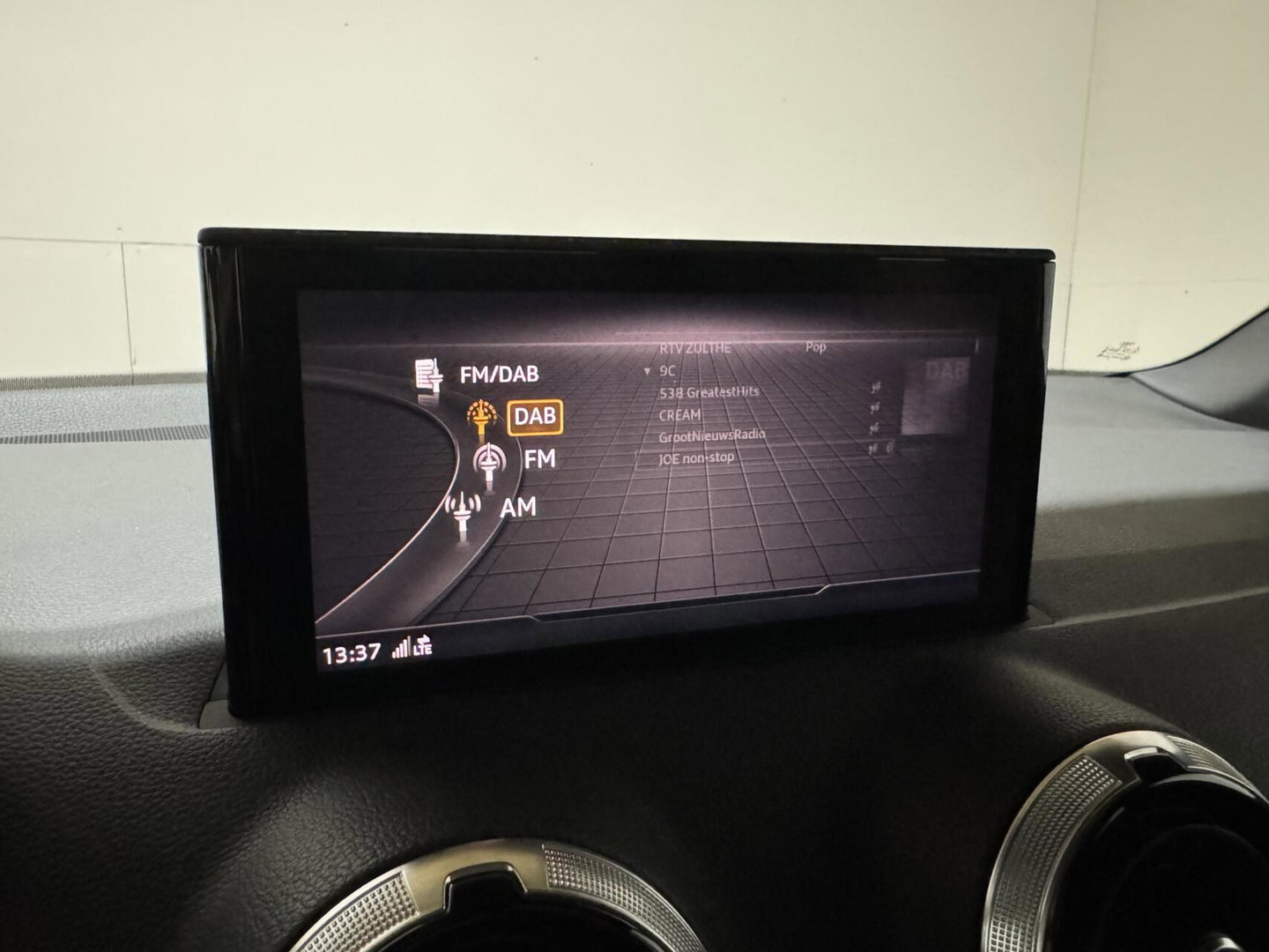 Audi Q2 35 TFSI S-Line Black Edition Virtual Carplay Stoelv trekh