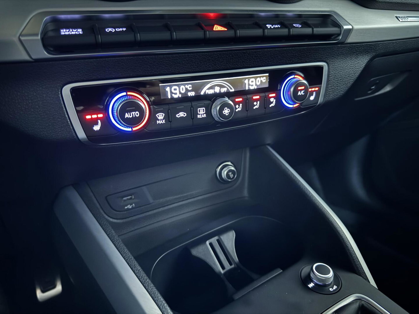 Audi Q2 35 TFSI S-Line Black Edition Virtual Carplay Stoelv trekh