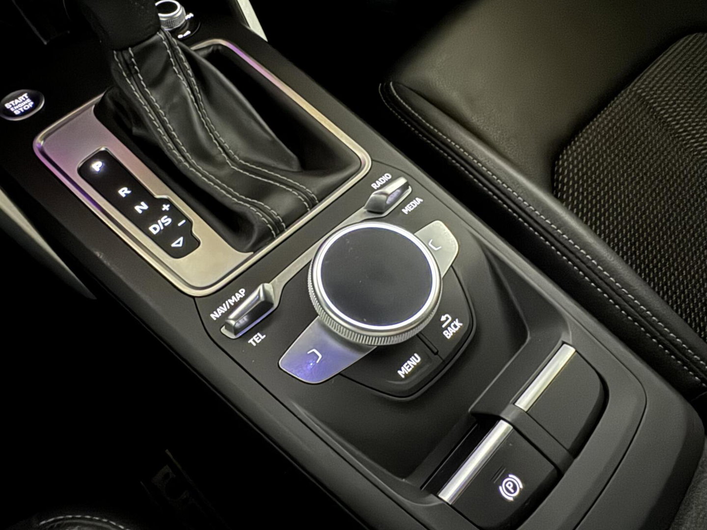 Audi Q2 35 TFSI S-Line Black Edition Virtual Carplay Stoelv trekh