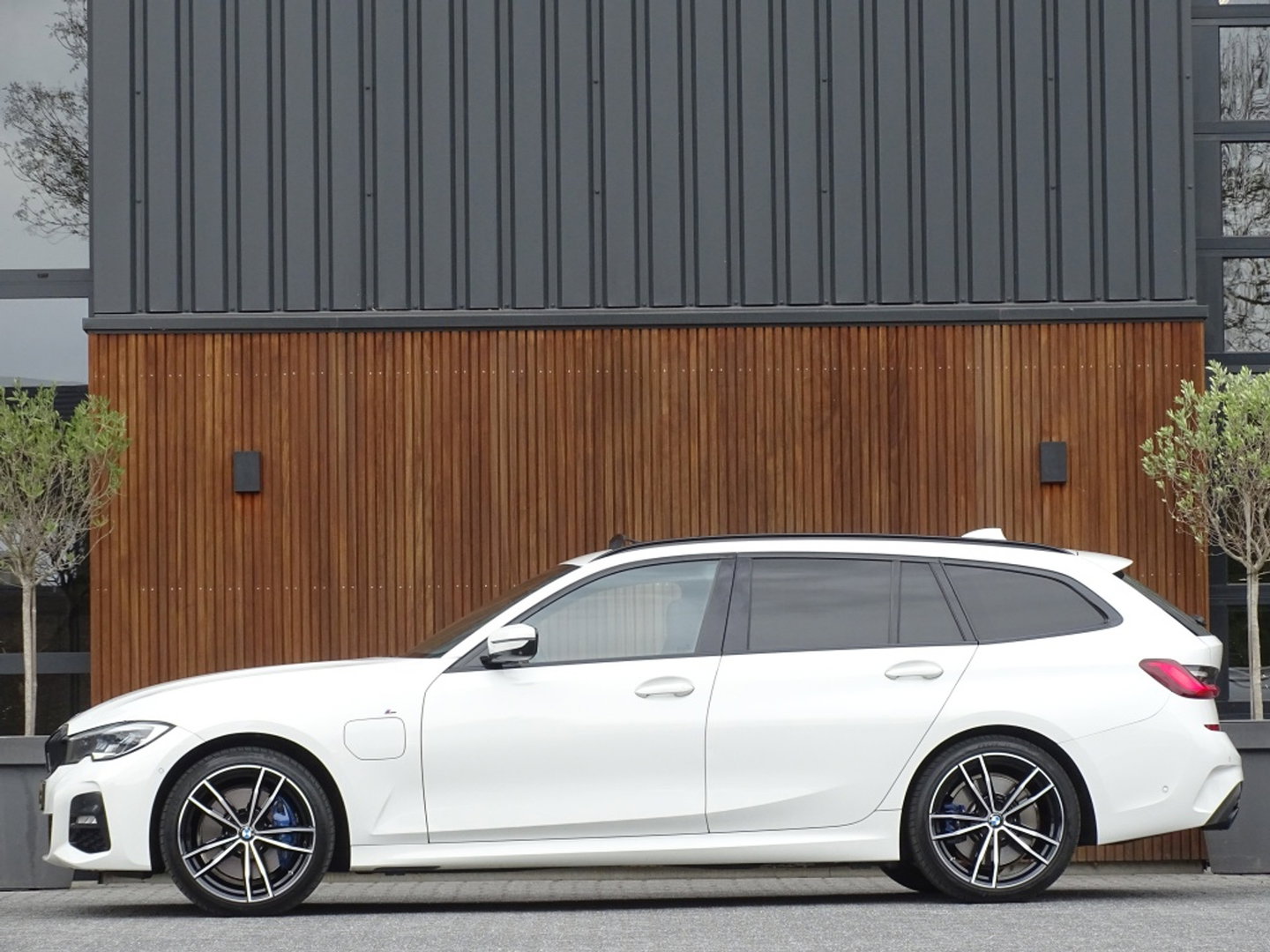 BMW 3 Serie touring 330e 292PK X-drive / M Sport / pano / Laser / BTW auto / 360°
