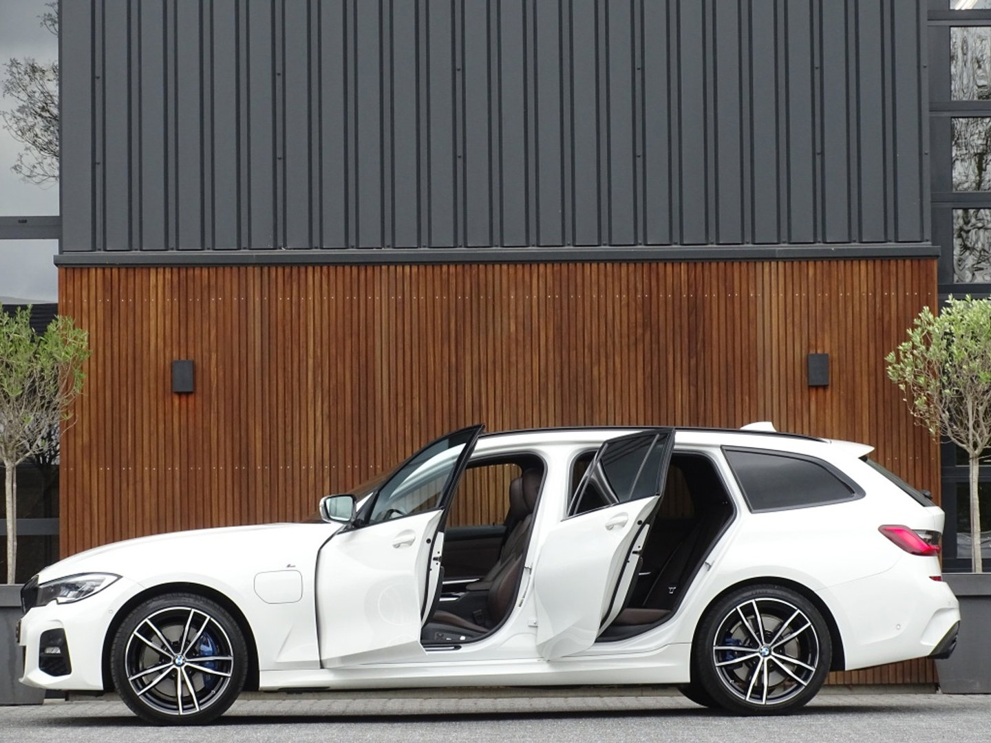 BMW 3 Serie touring 330e 292PK X-drive / M Sport / pano / Laser / BTW auto / 360°