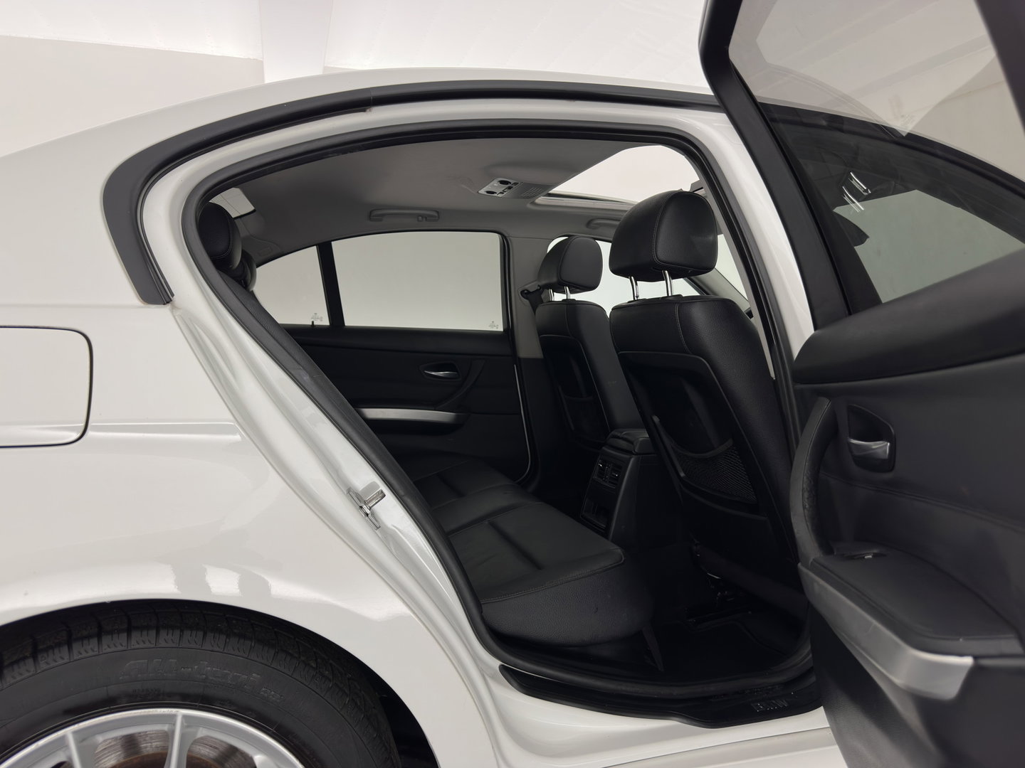 BMW 3 Serie 318i High Executive Aut. *PANO | LEATHER | XENON | HEATED-COMFORTSEATS | NAVI-FULLMAP | PRIVACY-GLASS | ECC | PDC | CRUISE | 16''ALU*