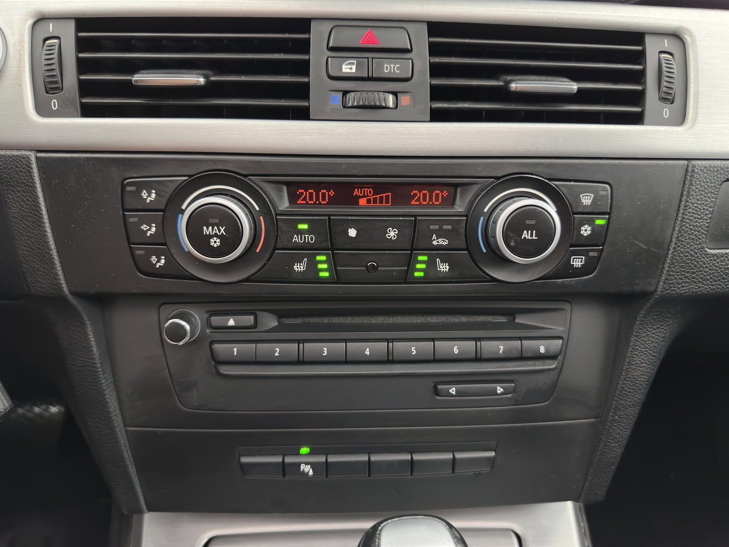 BMW 3 Serie 318i High Executive Aut. *PANO | LEATHER | XENON | HEATED-COMFORTSEATS | NAVI-FULLMAP | PRIVACY-GLASS | ECC | PDC | CRUISE | 16''ALU*