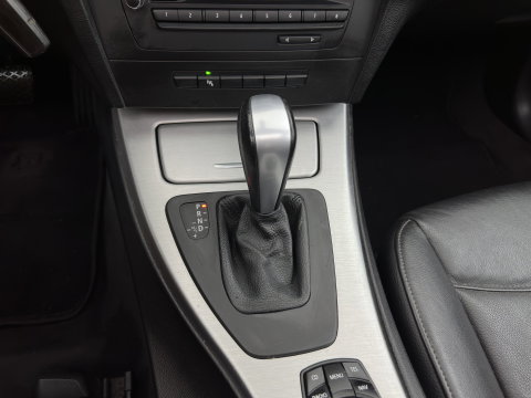 BMW 3 Serie 318i High Executive Aut. *PANO | LEATHER | XENON | HEATED-COMFORTSEATS | NAVI-FULLMAP | PRIVACY-GLASS | ECC | PDC | CRUISE | 16''ALU*