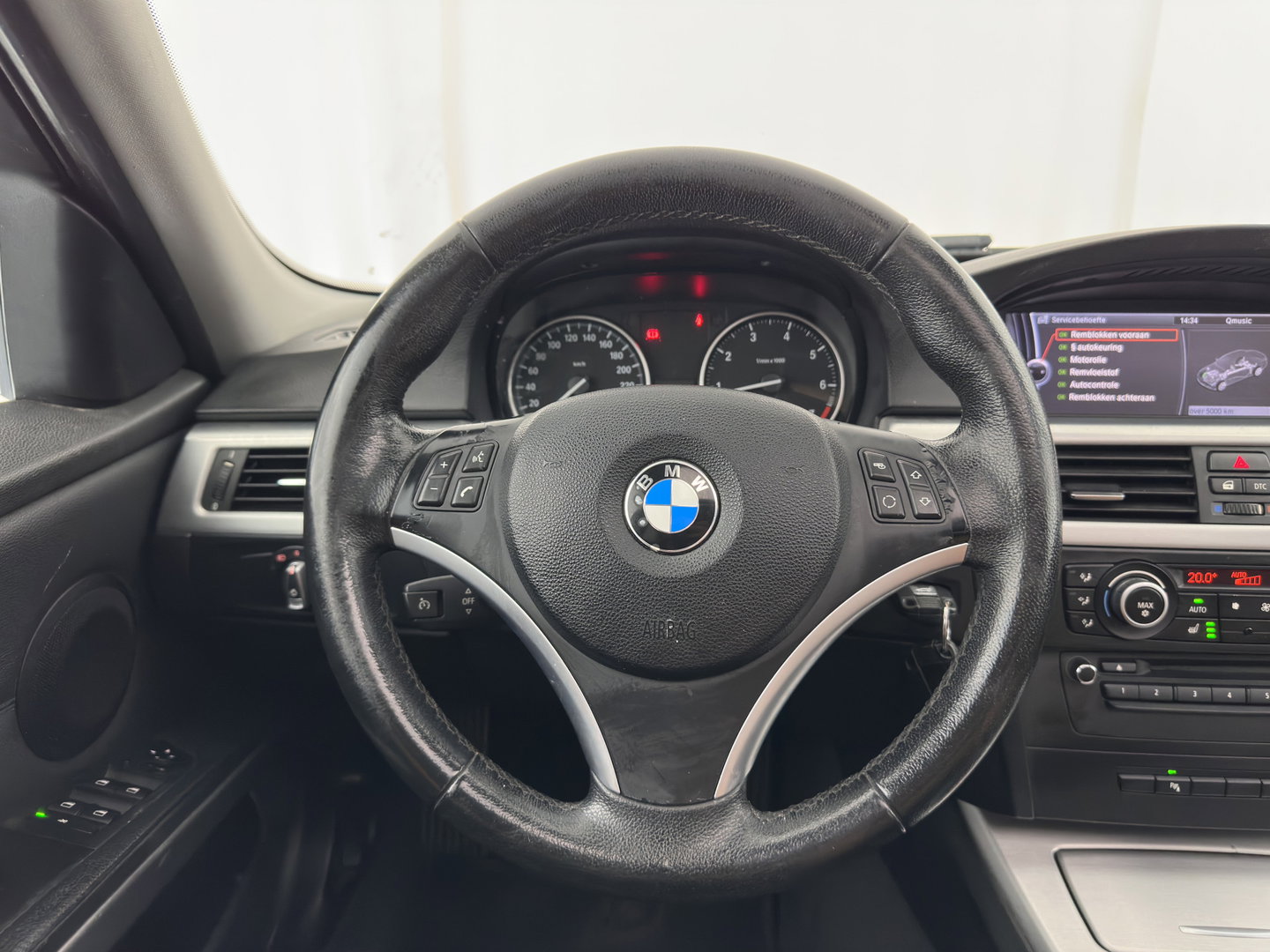 BMW 3 Serie 318i High Executive Aut. *PANO | LEATHER | XENON | HEATED-COMFORTSEATS | NAVI-FULLMAP | PRIVACY-GLASS | ECC | PDC | CRUISE | 16''ALU*