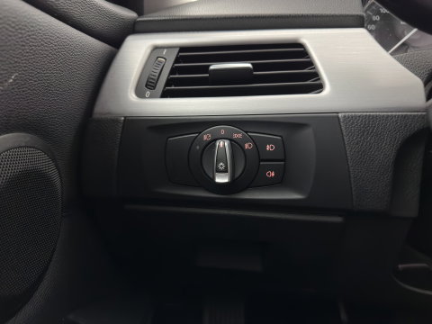 BMW 3 Serie 318i High Executive Aut. *PANO | LEATHER | XENON | HEATED-COMFORTSEATS | NAVI-FULLMAP | PRIVACY-GLASS | ECC | PDC | CRUISE | 16''ALU*