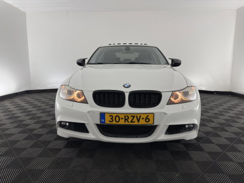 BMW 3 Serie 318i High Executive Aut. *PANO | LEATHER | XENON | HEATED-COMFORTSEATS | NAVI-FULLMAP | PRIVACY-GLASS | ECC | PDC | CRUISE | 16''ALU*